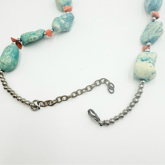 Vintage Chunky Blue Dyed Howlite and Coral Beaded Statement Necklace - Picture 6 of 9